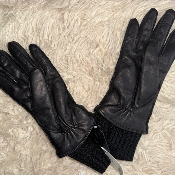 NWT Saks Fifth Avenue Women’s Leather Gloves (S/P) - Picture 3 of 5